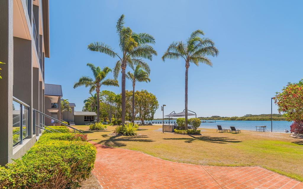 Moby Dick Waterfront Resort Motel Yamba Exterior foto