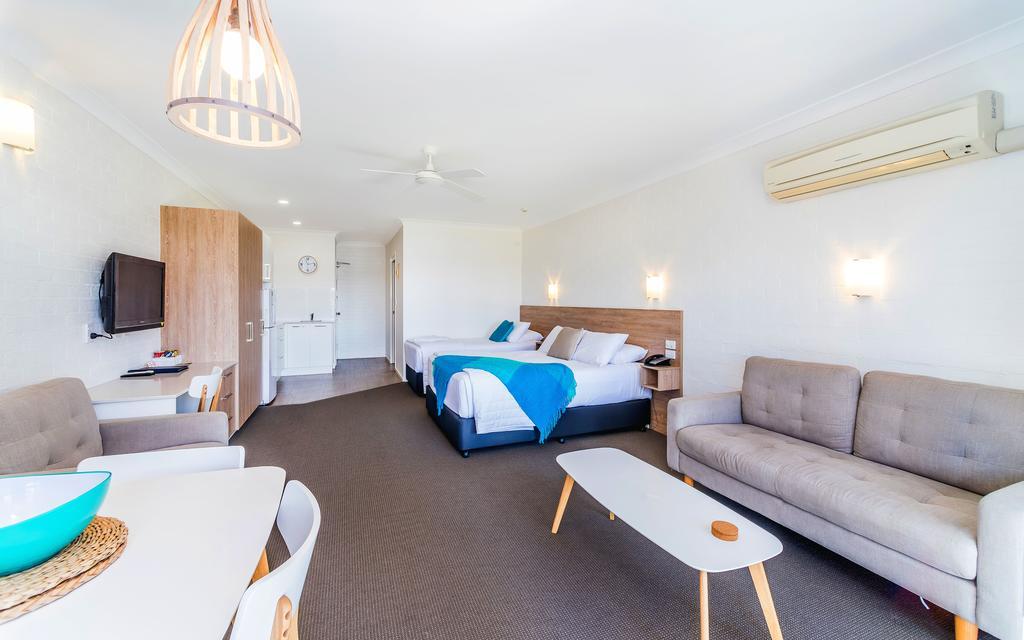 Moby Dick Waterfront Resort Motel Yamba Exterior foto